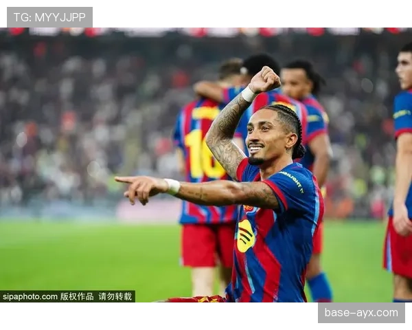 拉菲尼亚攻防俱佳，全面技术助球队表现亮眼