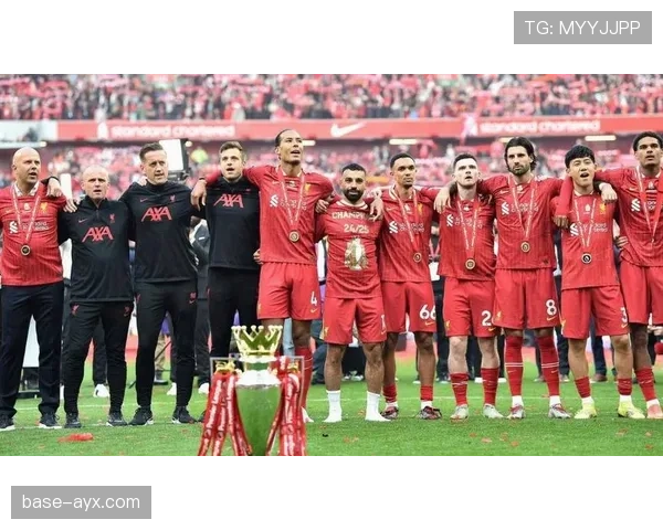 安德烈亚斯·佩雷拉在英超赛季中表现稳健,助力球队向欧战资格发起冲击 安德烈亚斯·佩雷拉在英超赛季中表现稳健,助力球队向欧战资格发起冲击