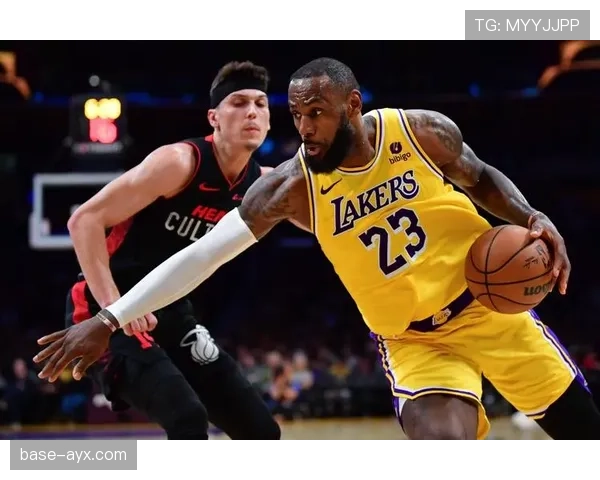 格兰特·威廉姆斯挡拆制造错位效率提升，后场防守稳定性明显增强