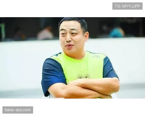 刘国梁在场边那个皱眉叉腰的瞬间，真以为他下一秒要自己上场打了